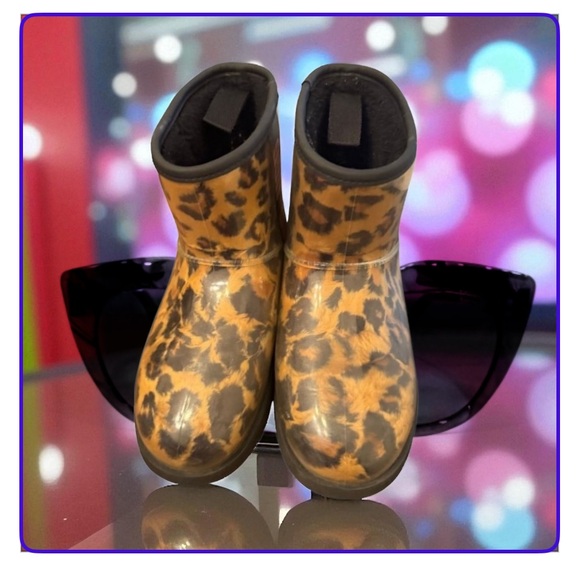 UGG Cheetah Print Boots - Picture 1 of 2